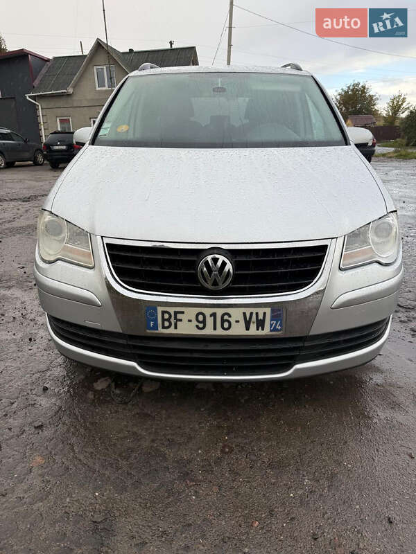 Минивэн Volkswagen Touran 2007 в Дубно