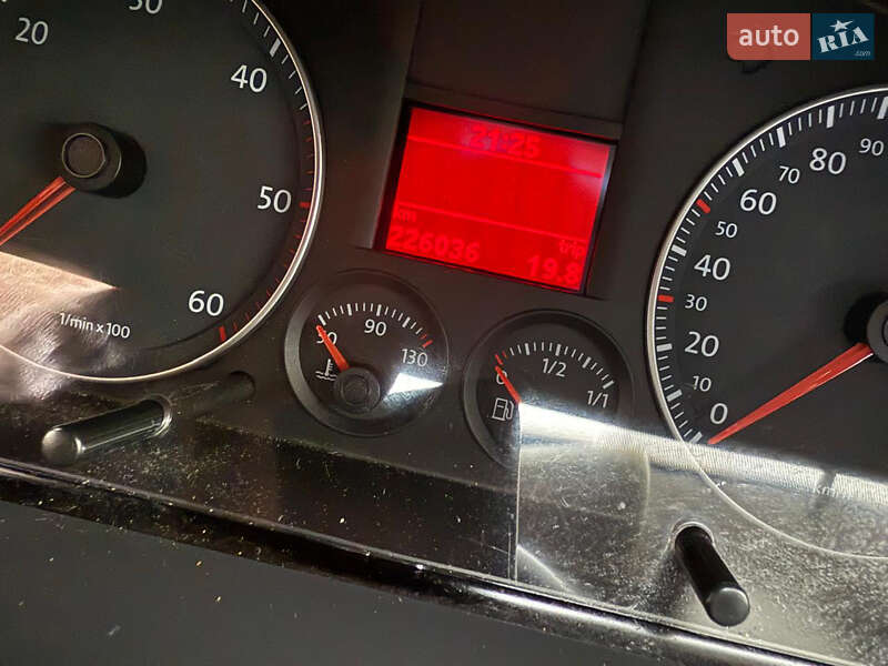 Минивэн Volkswagen Touran 2007 в Дубно