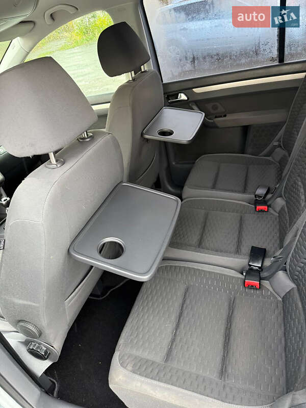 Минивэн Volkswagen Touran 2007 в Дубно