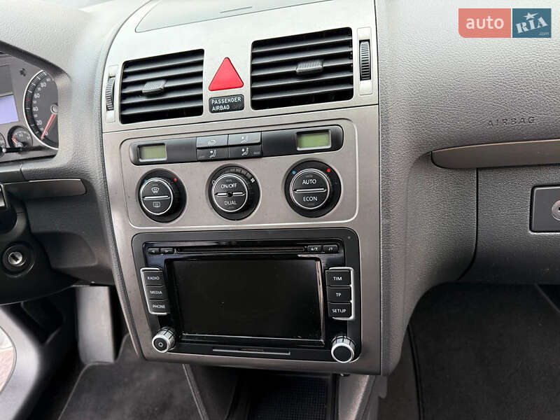 Минивэн Volkswagen Touran 2007 в Дубно