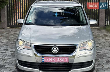 Минивэн Volkswagen Touran 2010 в Староконстантинове