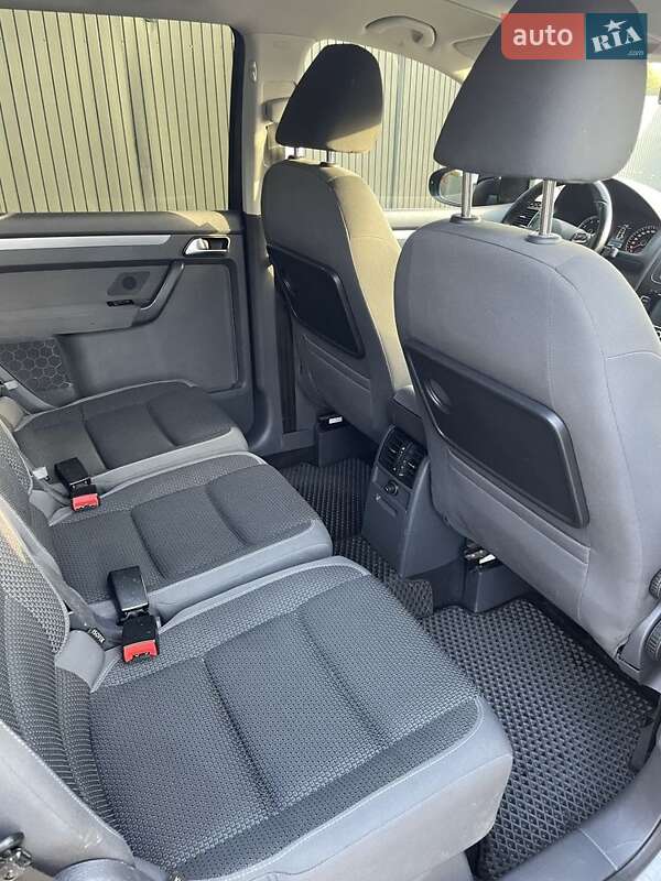 Мінівен Volkswagen Touran 2011 в Стрию