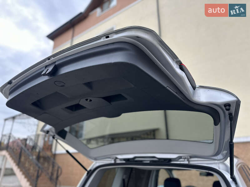 Минивэн Volkswagen Touran 2013 в Дрогобыче