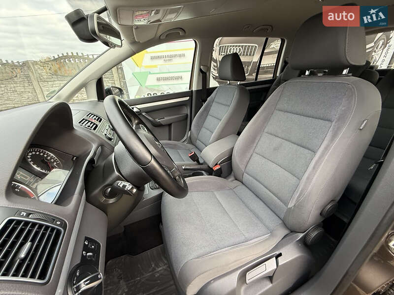 Минивэн Volkswagen Touran 2011 в Коломые