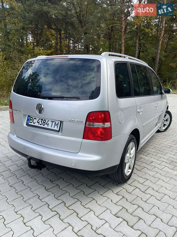 Минивэн Volkswagen Touran 2006 в Новояворовске