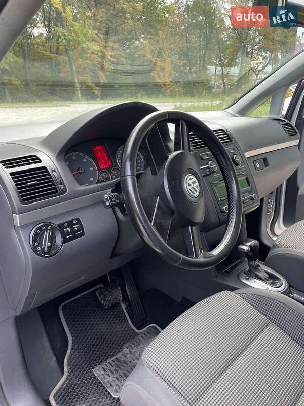 Минивэн Volkswagen Touran 2006 в Новояворовске