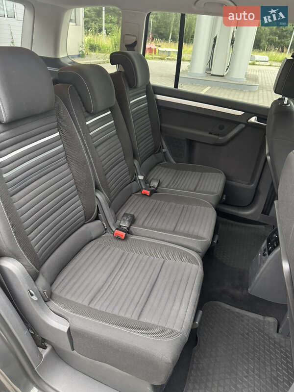Мінівен Volkswagen Touran 2014 в Львові фото 28 Мінівен Volkswagen Touran 2014 в Львові
