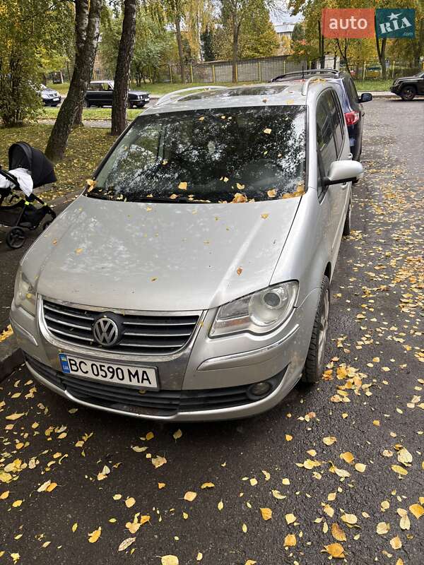 Минивэн Volkswagen Touran 2008 в Львове