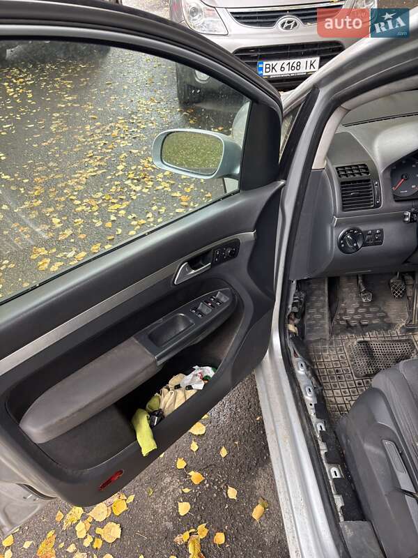 Минивэн Volkswagen Touran 2008 в Львове