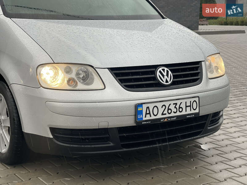 Минивэн Volkswagen Touran 2003 в Хусте