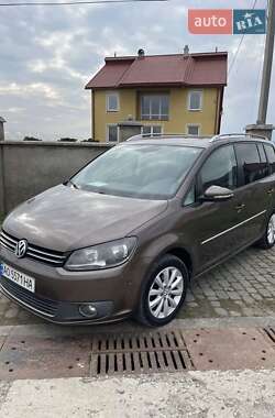 Минивэн Volkswagen Touran 2011 в Виноградове