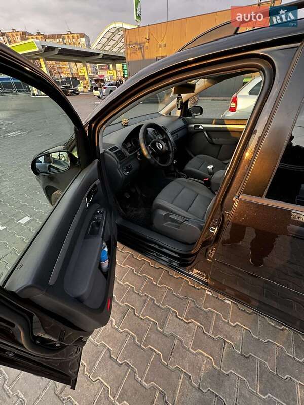 Минивэн Volkswagen Touran 2004 в Белой Церкви