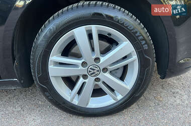 Минивэн Volkswagen Touran 2012 в 