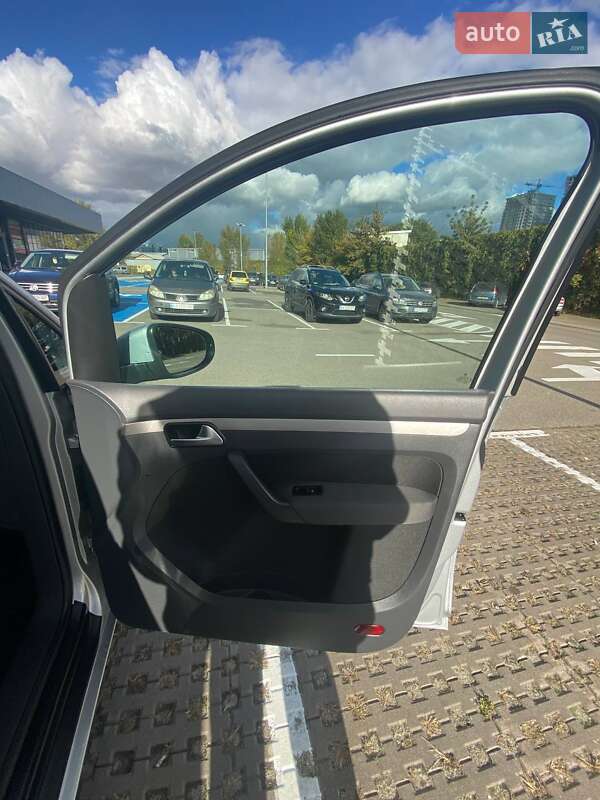 Минивэн Volkswagen Touran 2011 в Киеве фото 16 Минивэн Volkswagen Touran 2011 в Киеве