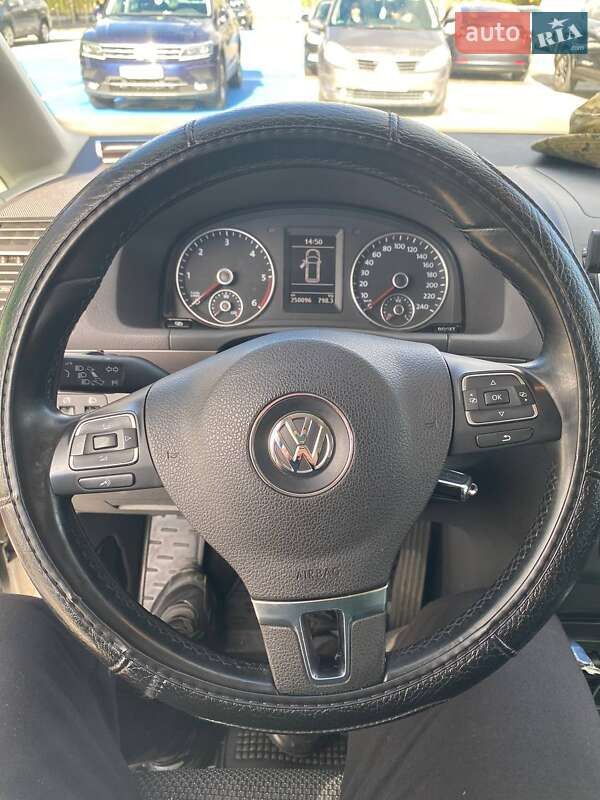 Минивэн Volkswagen Touran 2011 в Киеве фото 28 Минивэн Volkswagen Touran 2011 в Киеве