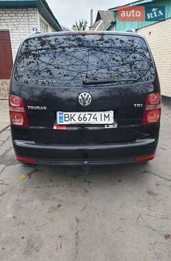 Минивэн Volkswagen Touran 2008 в Барановке