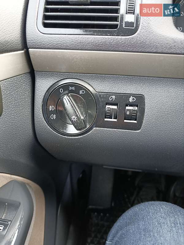 Минивэн Volkswagen Touran 2008 в Луцке фото 27 Минивэн Volkswagen Touran 2008 в Луцке