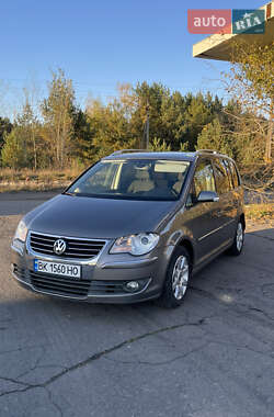 Минивэн Volkswagen Touran 2008 в Сарнах