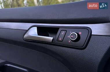 Минивэн Volkswagen Touran 2013 в 