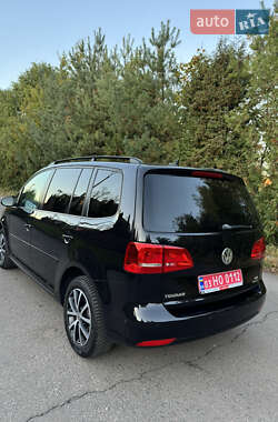 Минивэн Volkswagen Touran 2012 в 