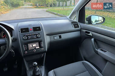 Минивэн Volkswagen Touran 2012 в 