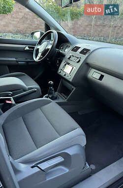 Минивэн Volkswagen Touran 2012 в 