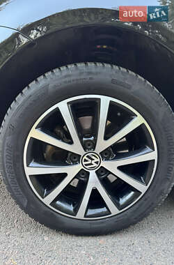 Минивэн Volkswagen Touran 2012 в 