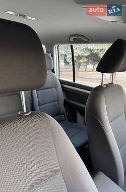 Минивэн Volkswagen Touran 2011 в 