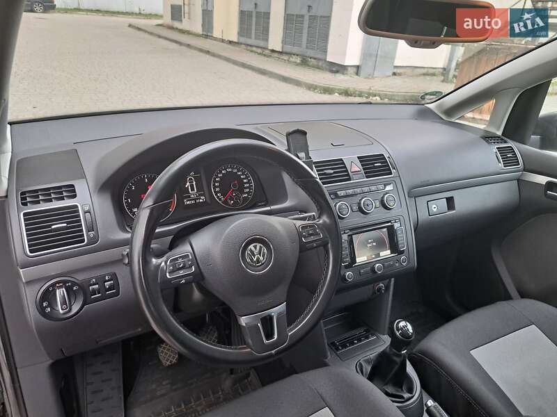 Мінівен Volkswagen Touran 2014 в Львові фото 27 Мінівен Volkswagen Touran 2014 в Львові
