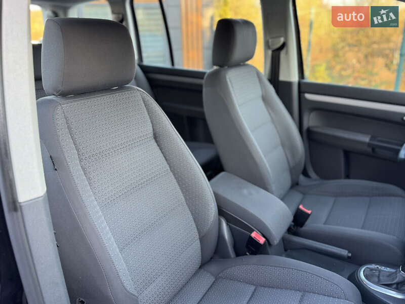 Мінівен Volkswagen Touran 2006 в Дрогобичі