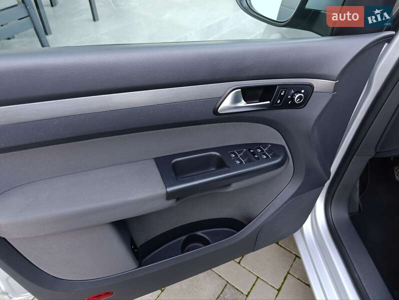 Минивэн Volkswagen Touran 2011 в Ивано-Франковске фото 23 Минивэн Volkswagen Touran 2011 в Ивано-Франковске