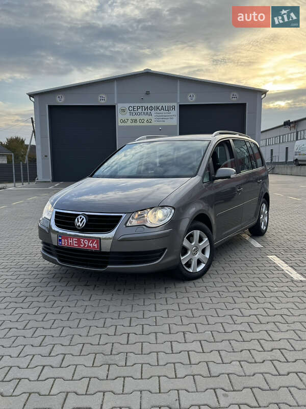 Минивэн Volkswagen Touran 2007 в Нововолынске