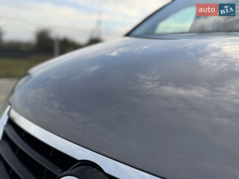 Минивэн Volkswagen Touran 2007 в Нововолынске