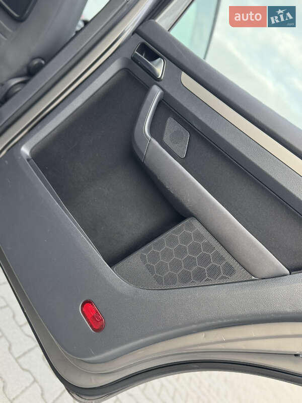 Минивэн Volkswagen Touran 2007 в Нововолынске