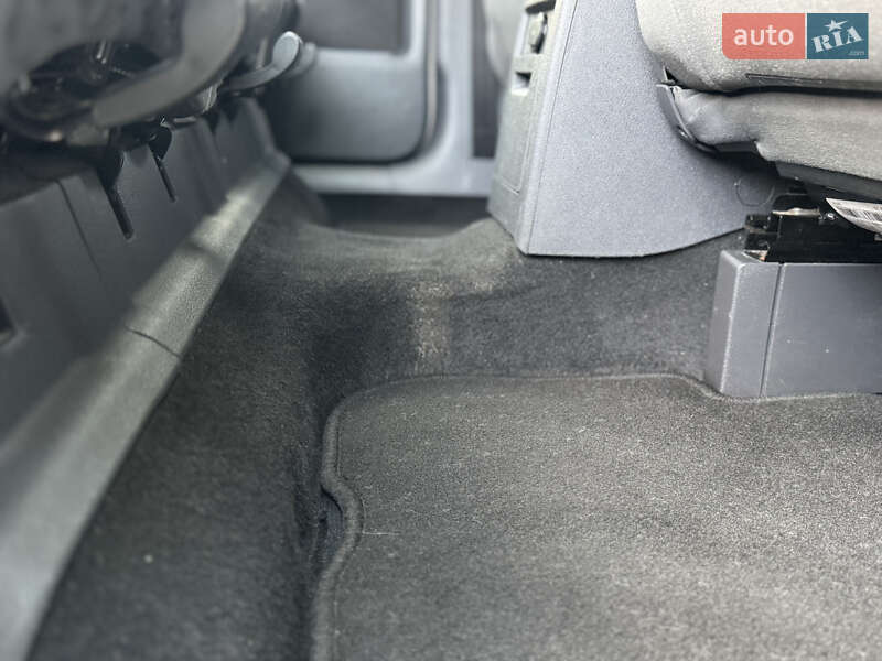 Минивэн Volkswagen Touran 2007 в Нововолынске