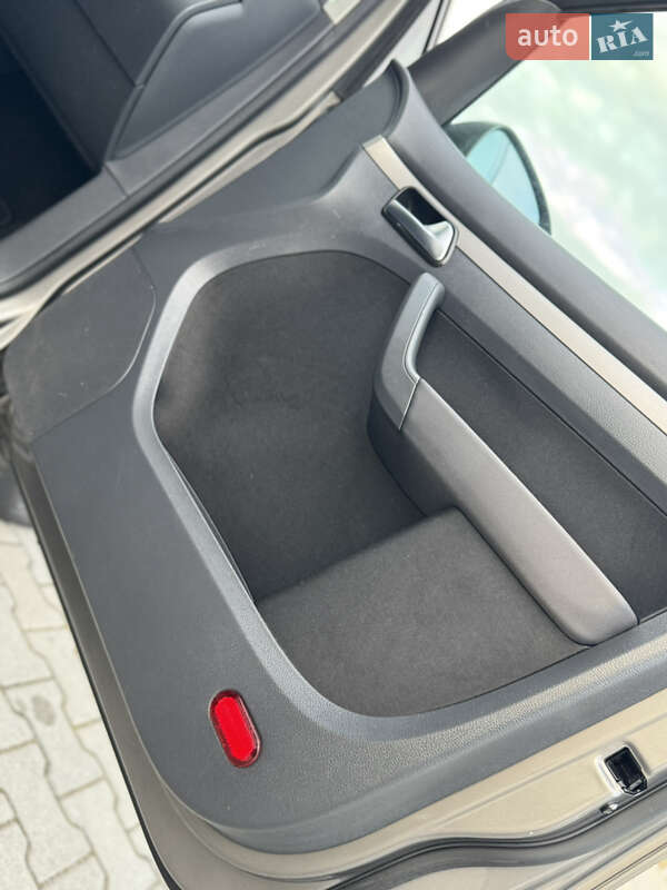 Минивэн Volkswagen Touran 2007 в Нововолынске