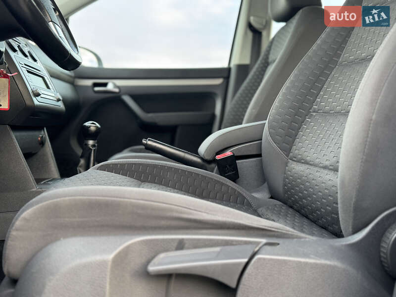 Минивэн Volkswagen Touran 2007 в Нововолынске