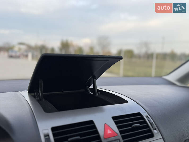 Минивэн Volkswagen Touran 2007 в Нововолынске