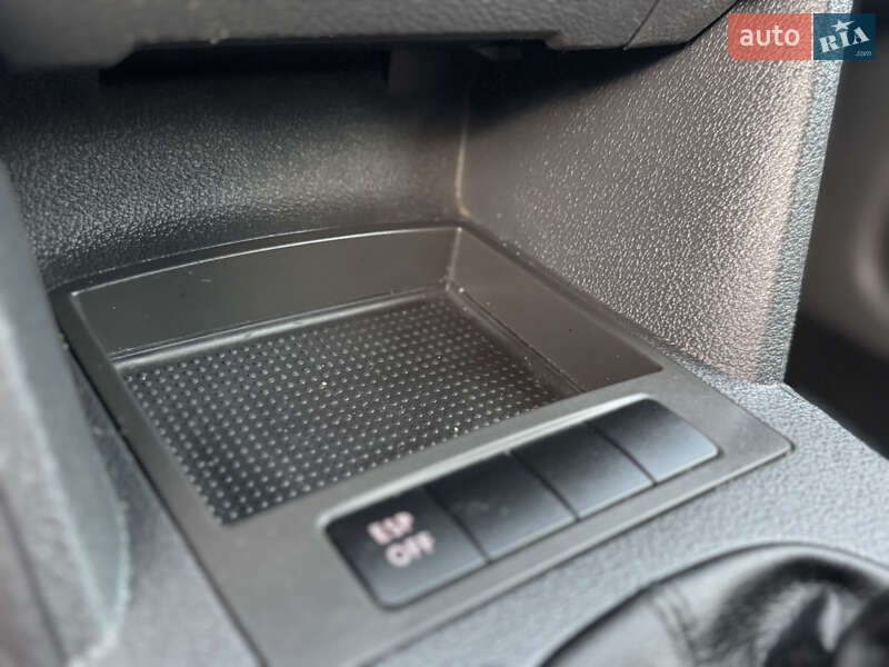 Минивэн Volkswagen Touran 2007 в Нововолынске