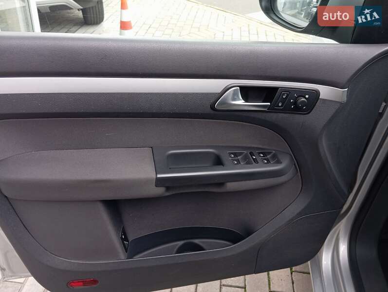 Минивэн Volkswagen Touran 2012 в Киеве фото 9 Минивэн Volkswagen Touran 2012 в Киеве
