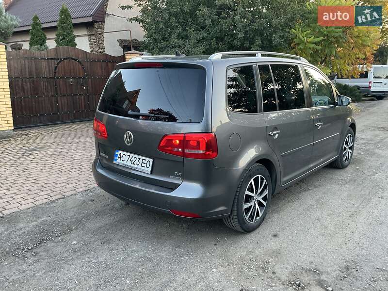Мінівен Volkswagen Touran 2014 в Києві