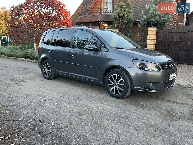 Мінівен Volkswagen Touran 2014 в Києві