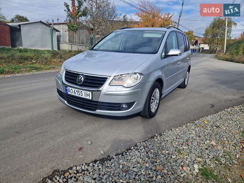 Минивэн Volkswagen Touran 2007 в Мукачево