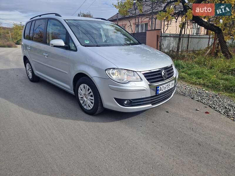 Минивэн Volkswagen Touran 2007 в Мукачево
