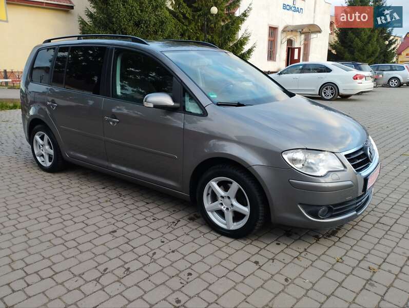 Минивэн Volkswagen Touran 2007 в Самборе