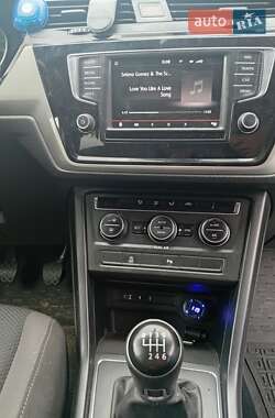 Минивэн Volkswagen Touran 2015 в Коростене