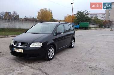 Минивэн Volkswagen Touran 2004 в Вараше