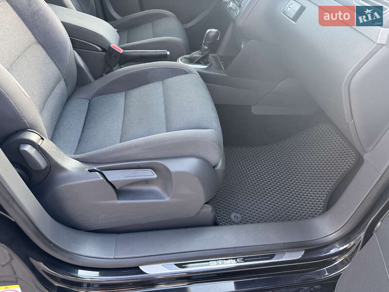 Минивэн Volkswagen Touran 2011 в Ковеле