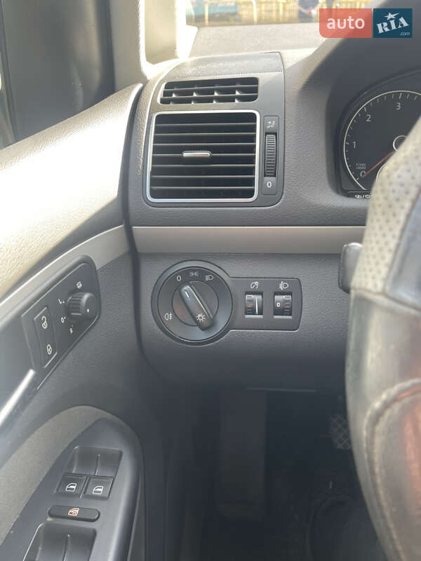 Мінівен Volkswagen Touran 2012 в Львові