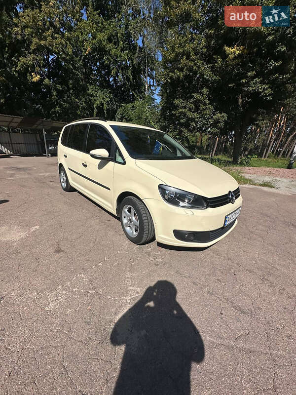 Минивэн Volkswagen Touran 2014 в Житомире